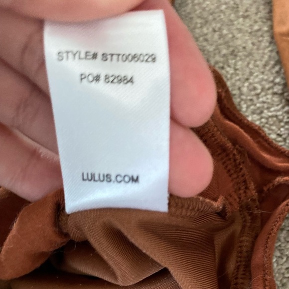 Lulu’s You're Invited Rust Brown Velvet Square Neck Bodysuit Size S - Picture 6 of 6